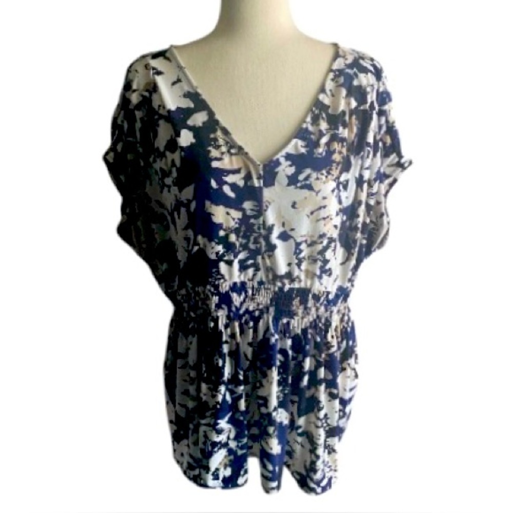 DAISY FUENTES-BLUE AND WHITE FLORAL TOP-WOMENS SIZE XL